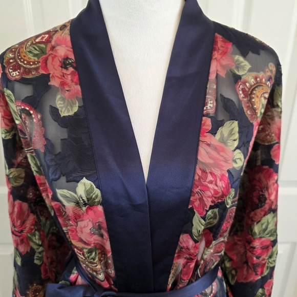 Vintage Victoria's Secret Gold Label Satin Paisley Short Robe- One Size - Picture 3 of 8